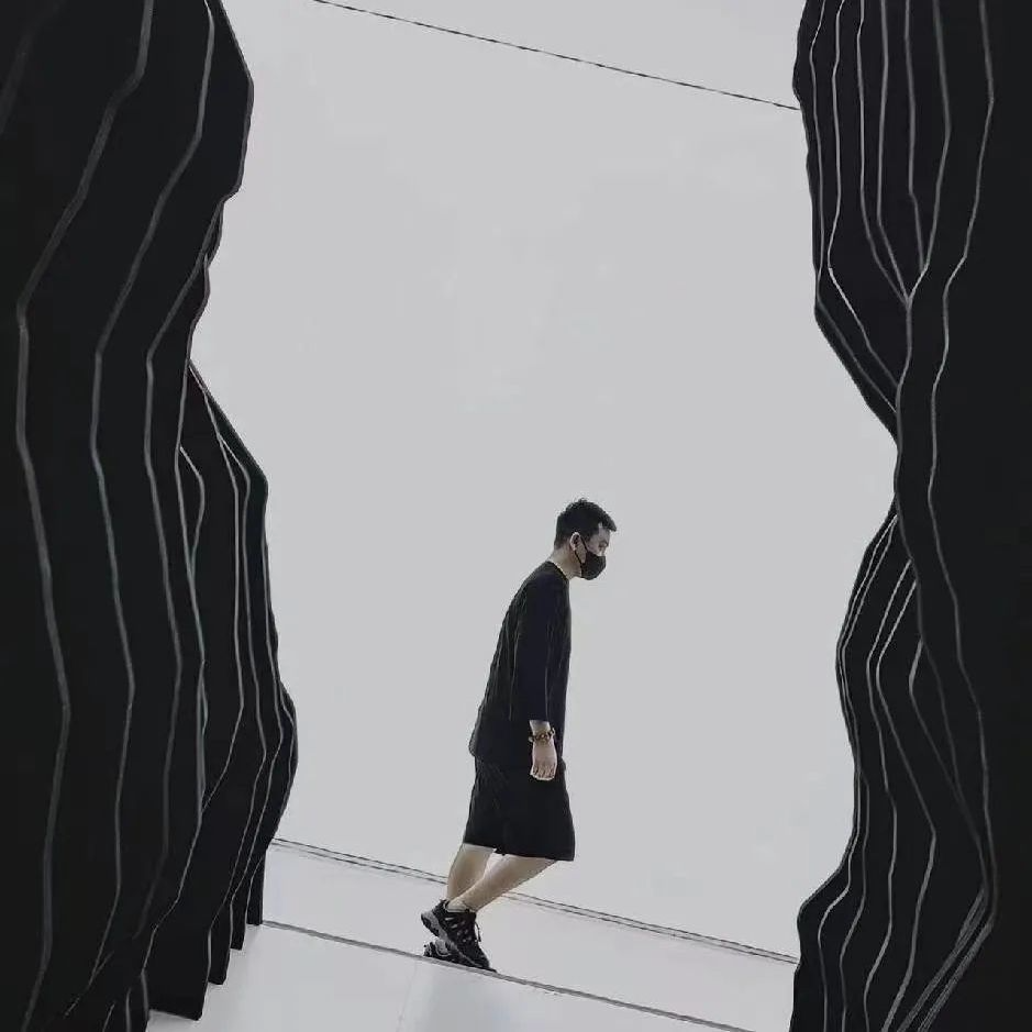 破夜者说 走进高人杰的魔幻世界